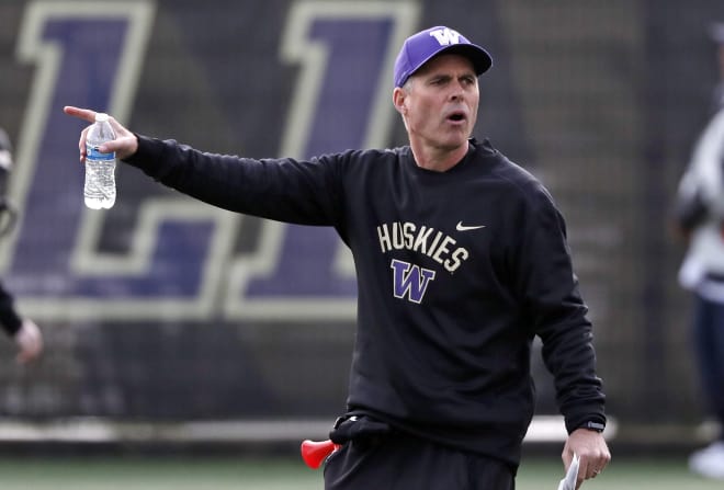 Washington head coach Chris Petersen directs his team at the first practice of spring football for the NCAA college team Wednesday, March 28, 2018, in Seattle. (AP Photo/Elaine Thompson)