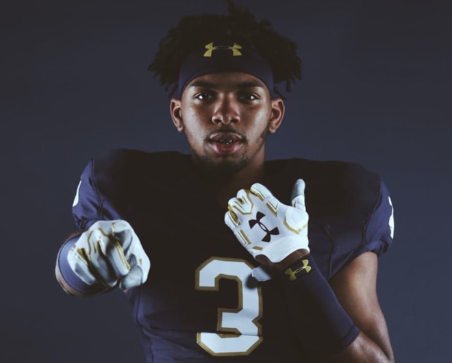 Clarence Lewis has signed with the Notre Dame Fighting Irish.