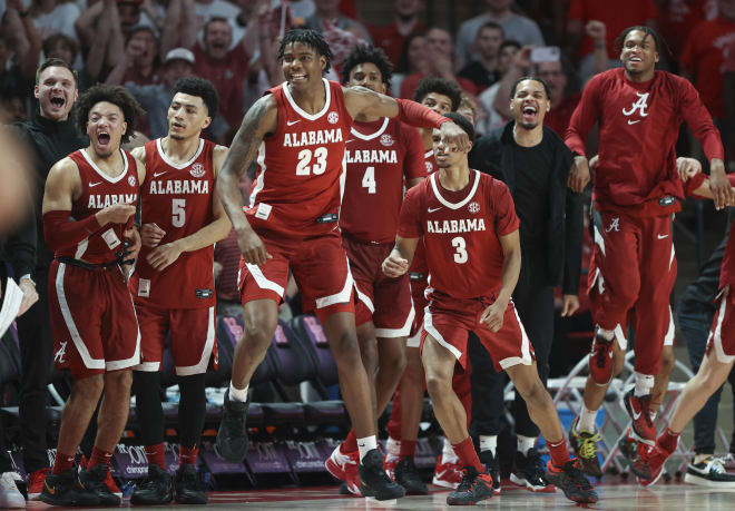 Alabama Crimson Tide players react during the final seconds of the game against the Houston Cougars at Fertitta Center. Photo | Troy Taormina-USA TODAY Sports