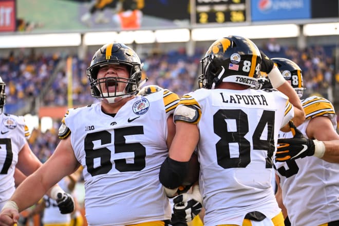 Tyler Linderbaum and Sam LaPorta celebrate a touchdown.