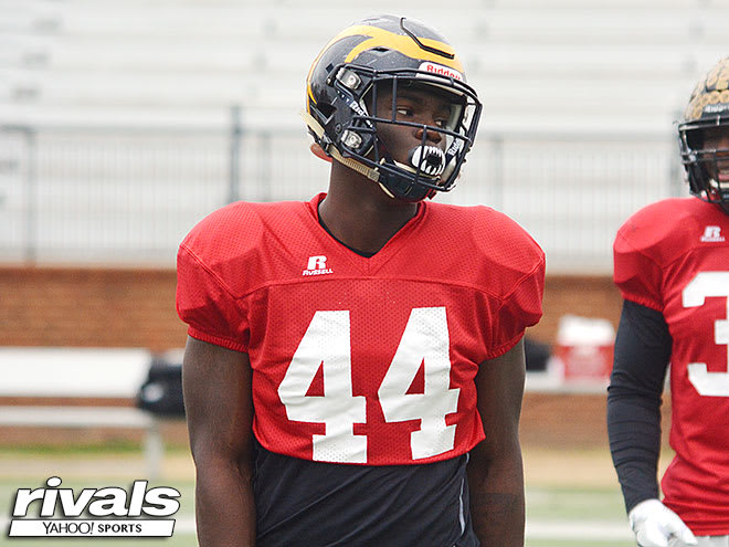 Linebacker Will Ignnont drew interest from several schools before committing to Tennessee.