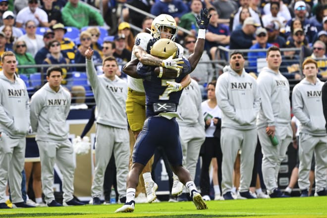 ND senior receiver Braden Lenzy takes the ball off the back of Navy cornerback Mbiti Williams Jr.  for a TD reception of 38 meters.