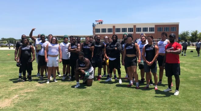 Offensive and defensive lines took a group picture following the morning session at #CampBullitt