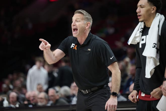Alabama Crimson Tide head coach Nate Oats yells out instruction to his players during the first half against the Michigan State Spartans at Moda Center. Photo | Troy Wayrynen-USA TODAY Sports