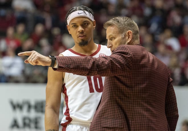 Alabama Crimson Tide guard Dominick Welch (10) talks to head coach Nate Oats during the second half LSU Tigers at Coleman Coliseum. Photo | Marvin Gentry-USA TODAY Sports