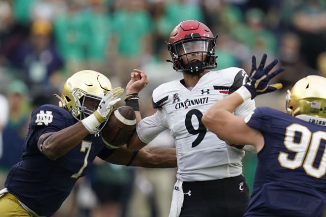 Notre Dame Fighting Irish football junior defensive end Isaiah Foskey 