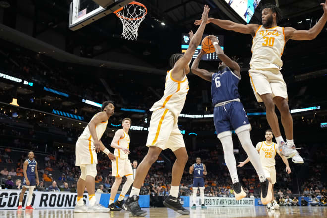 Saint Peter's guard Michael Houge drives to the basket between Tennessee forward Jonas Aidoo and guard Josiah-Jordan James (30) during the second half of a first-round college basketball game in the NCAA Tournament, Thursday, March 21, 2024, in Charlotte, N.C.