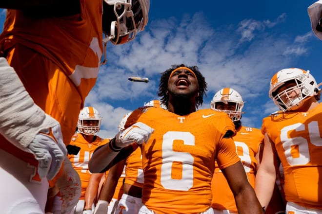 ORLANDO, FL - January 01, 2024 - Running back Dylan Sampson #6 of the Tennessee Volunteers during the 2023 Cheez-It Citrus Bowl between the Iowa Hawkeyes and the Tennessee Volunteers at Camping World Stadium in Orlando, FL.