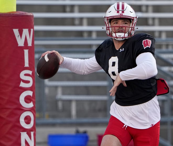 Wisconsin quarterback Tanner Mordecai (USA Today Sports)