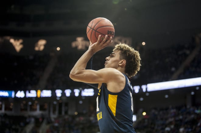 Where does the West Virginia Mountaineers basketball program stand in regards to scholarship totals?
