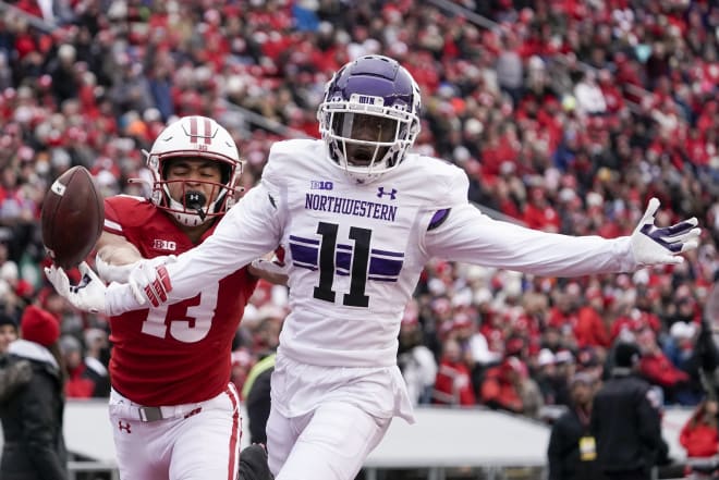 Hampton returns a fumble for a touchdown against Wisconsin in 2021.