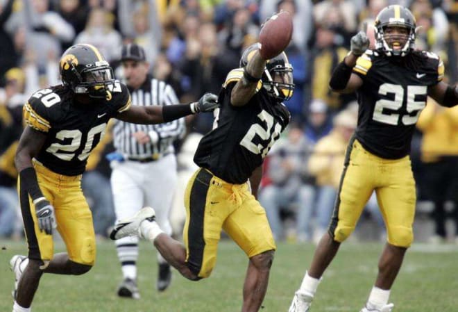 Jovon Johnson #26 and Marcus Paschal #25 were key members of the Class of 2002. 