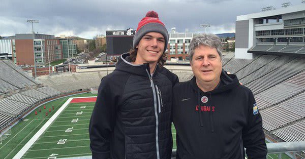 Cammon Cooper with Mike Leach during his visit to Pullman