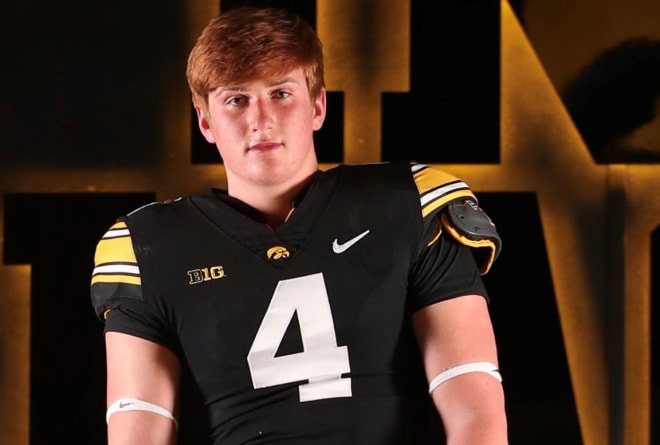 Urbandale defensive end Max Llewellyn announced his commitment to the Iowa Hawkeyes today.