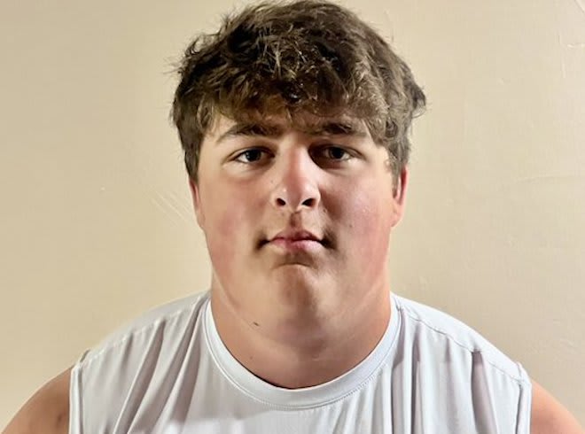 In-state offensive guard Samuel Simpson is a top target for Wisconsin in the 2026 class. 