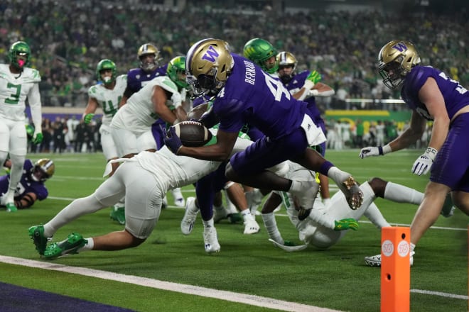 Washington Huskies wide receiver Germie Bernard (4) scores on a 4-yard touchdown reception against the Oregon Ducks in the first half at Allegiant Stadium. Photo | Kirby Lee-USA TODAY Sports