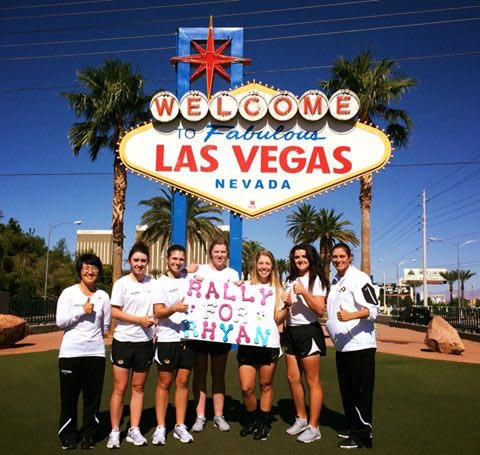 The Mizzou women's golf team shows its support for Rhyan during a tournament in Las Vegas.