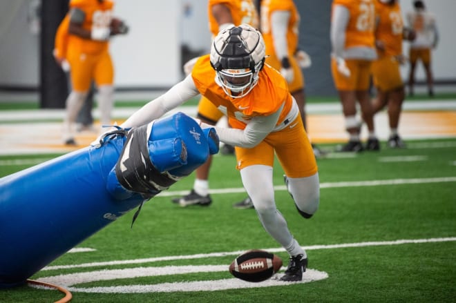 Tennessee defensive back Derek Taylor announced his intentions to transfer on Monday. 