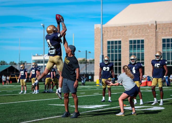 Irish wide receivers coach Chansi Stuckey (with ball cap) has emphasized attention to detail to Braden Lenzy (0) and the rest of the ND receiver corps.
