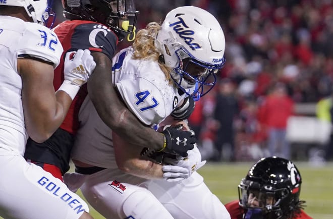 Tulsa TE Ethan Hall makes a catch against Cincinnati.