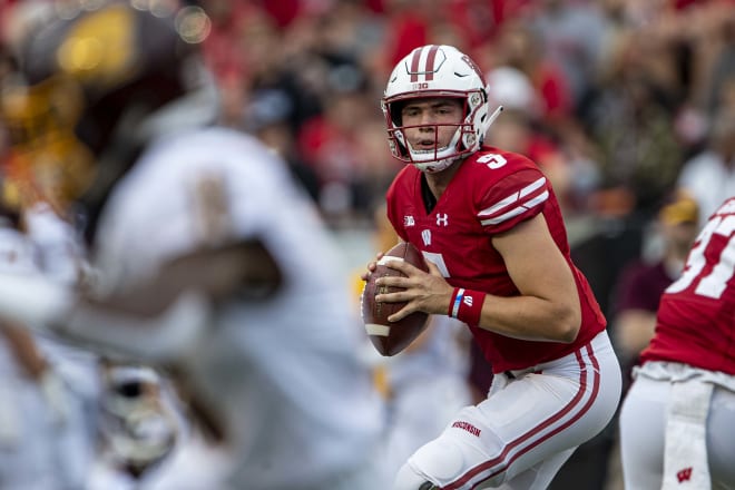 Wisconsin Badgers quarterback Graham Mertz