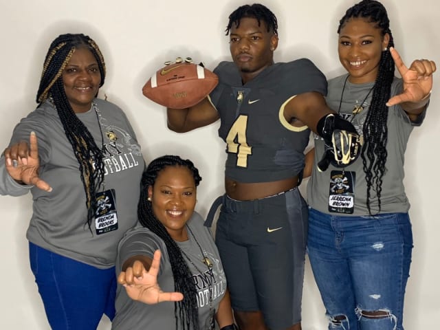 2020 RB Jeremiah Brooks and family