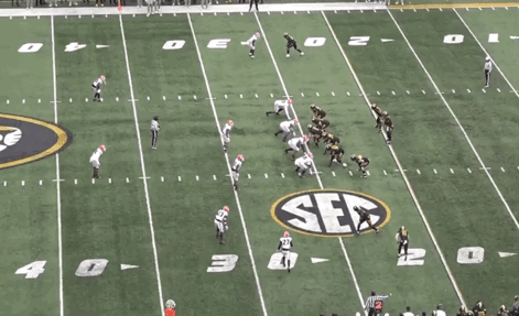Georgia only rushes four on this early down play.