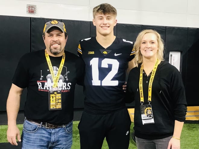 Class of 2024 in-state linebacker Derek Weisskopf committed to the Hawkeyes today.