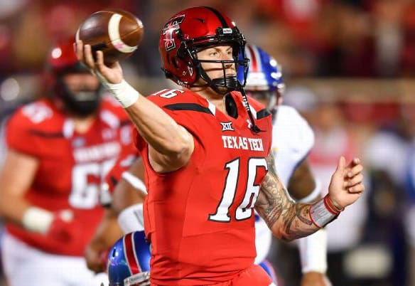 Texas Tech quarterback Nic Shimonek delivers a pass against Kansas during the 2016 season.