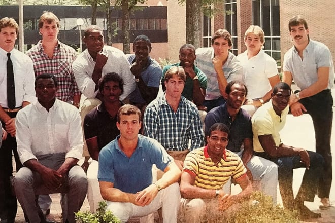 Jim Hickey (standing at top-right) as part of Georgia’s receivers and tight ends in 1985.