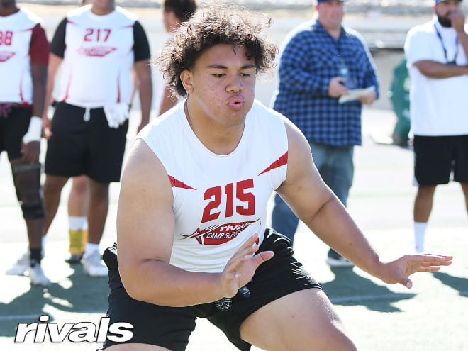 St. John Bosco’s offensive lineman Sean Na'a 