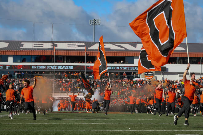 Oregon/Oregon State football rivalry to continue in 2024, 2025