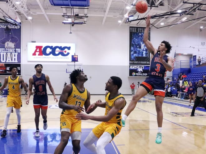 Williams scores a basket at Wallace State