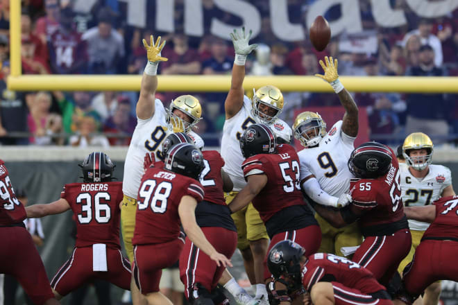 Future Notre Dame kicker Mitch Jeter (98) nails a 45-yard field goal against Notre Dame while playing for South Carolina in the 2022 Gator Bowl.