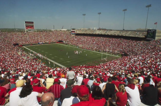 Cancer patient Jack Hoffman scores TD in Nebraska spring game