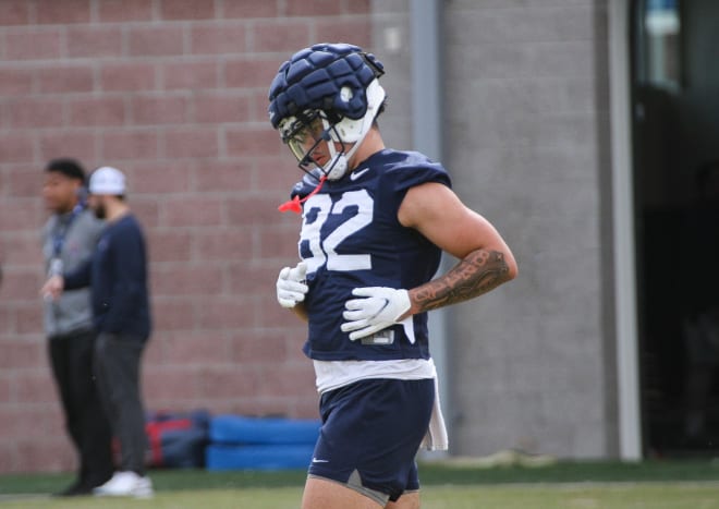 Dorian Thomas going through position drills in spring practice.