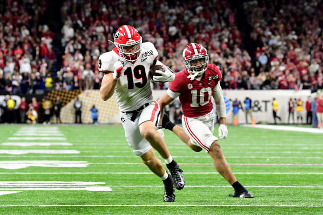 Georgia's Brock Bowers wins FWAA Freshman of the Year Award