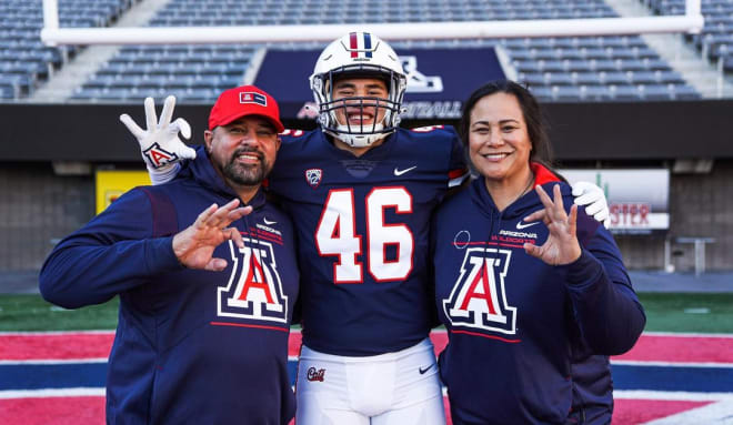 California defensive end Ta'iTai'i Uiagalelei completed his flip from Washington State on Wednesday after visiting Arizona over the weekend.
