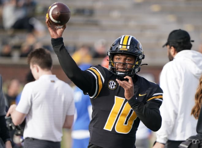 Missouri quarterback Tyler Macon will enter the transfer portal (USA Today Sports)