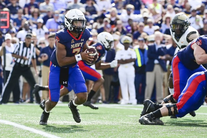 Sep 11, 2021; Annapolis, Maryland, USA; Navy Midshipmen quarterback Xavier Arline (7) runs during the first half vs. the Air Force Falcons at Navy-Marine Corps Memorial Stadium.