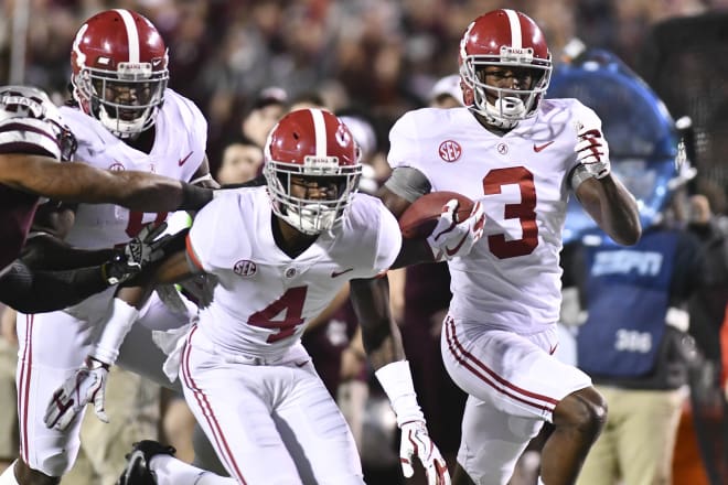 Alabama Crimson Tide wide receiver Calvin Ridley (3) runs the ball against the Mississippi State Bulldogs during the first quarter at Davis Wade Stadium. Photo | USA Today. 
