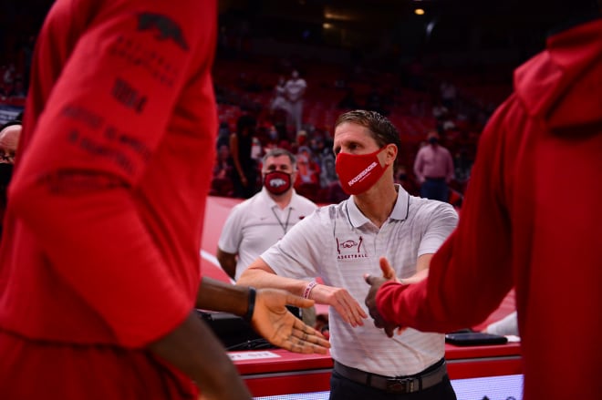 Arkansas head coach Eric Musselman masked up.