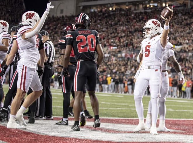 Wisconsin Football: Pro Football Focus provides offensive snap counts for  Badgers