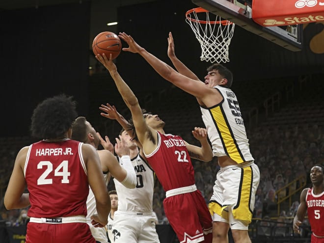 Iowa's defense has picked up and it helped the Hawkeyes win two games. (Photo: Hawkeyesports.com)