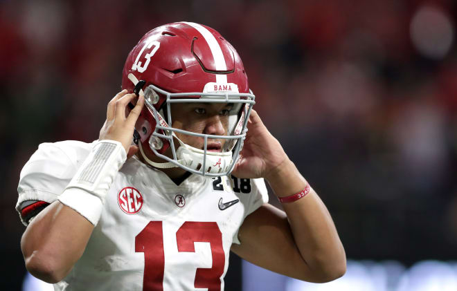 Sources have told BamaInsider.com that Alabama quarterback Tua Tagovailoa could begin throwing next week. Photo | Getty Images 