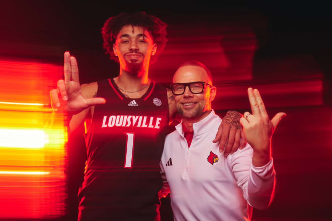 J’Vonne Hadley with Coach Pat Kelsey on his official visit to Louisville. Photo via J’Vonne Hadley and Louisville MBB (X).
