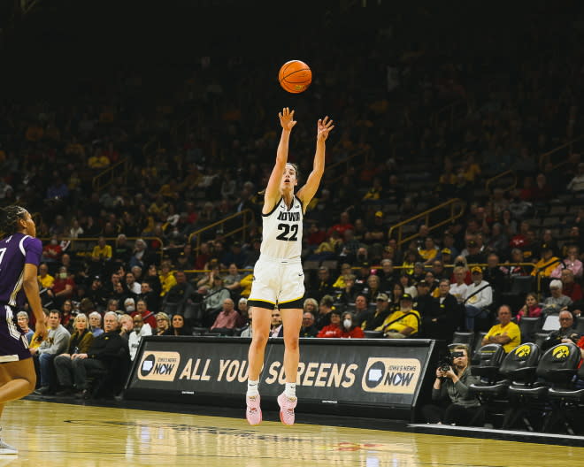Caitlin Clark had 20 pts, 14 asts, and 9 rebs in Iowa's win over Northwestern
