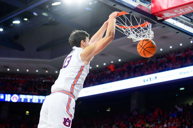 Walker Kessler with one of his seven dunks.