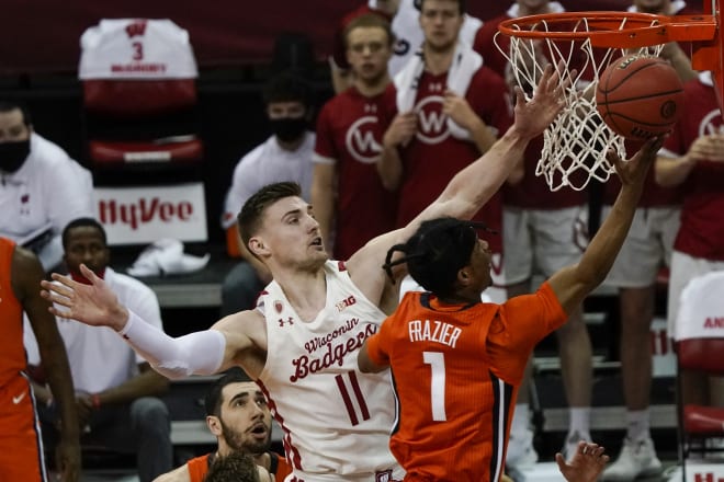 Illinois's Trent Frazier shoots past Wisconsin's Micah Potter during the first half of Illinois' double-digit victory at the Kohl Center.