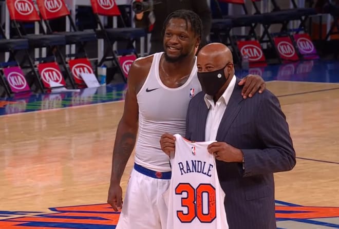 Julias Randle gifted Mike Woodson his signed jersey after Wednesday's game. (@NBATheJump)